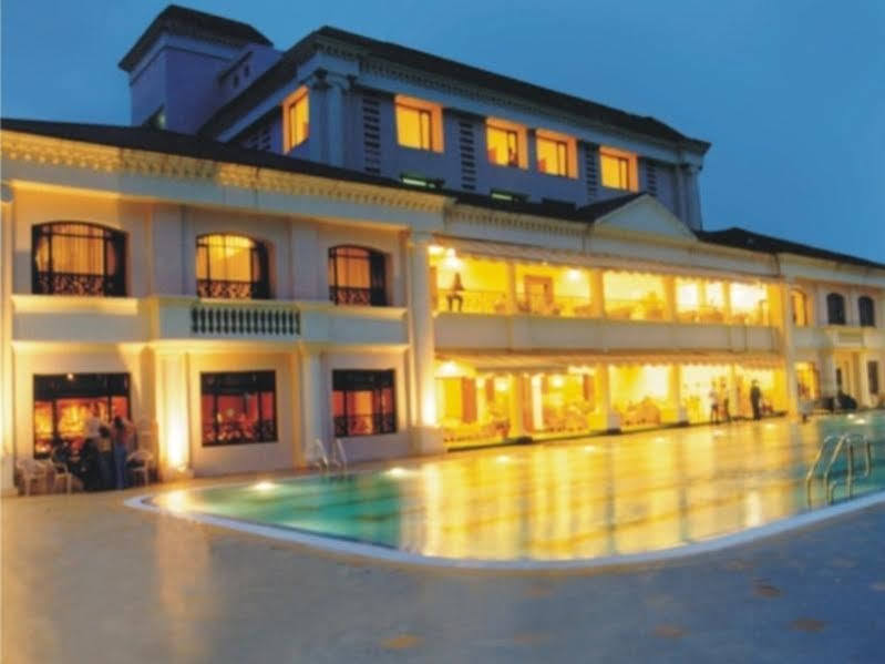 The Classique Club Mumbai Exterior foto